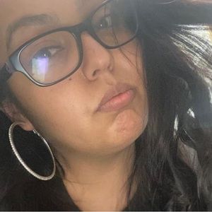 Meet your Posher, Cinthia